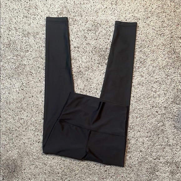 Offline By Aerie High Rise 7/8 Black Silky Legging Size‎ Medium - Picture 1 of 6